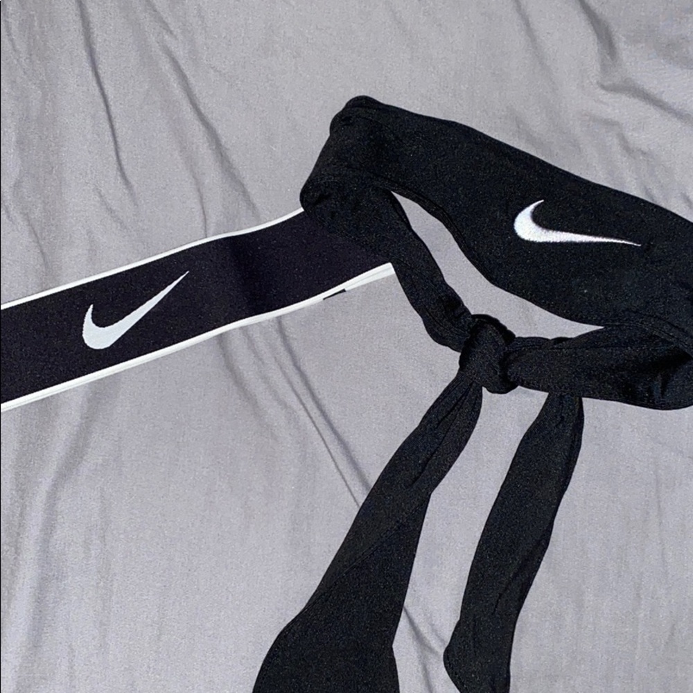 Bundle of two Nike headbands